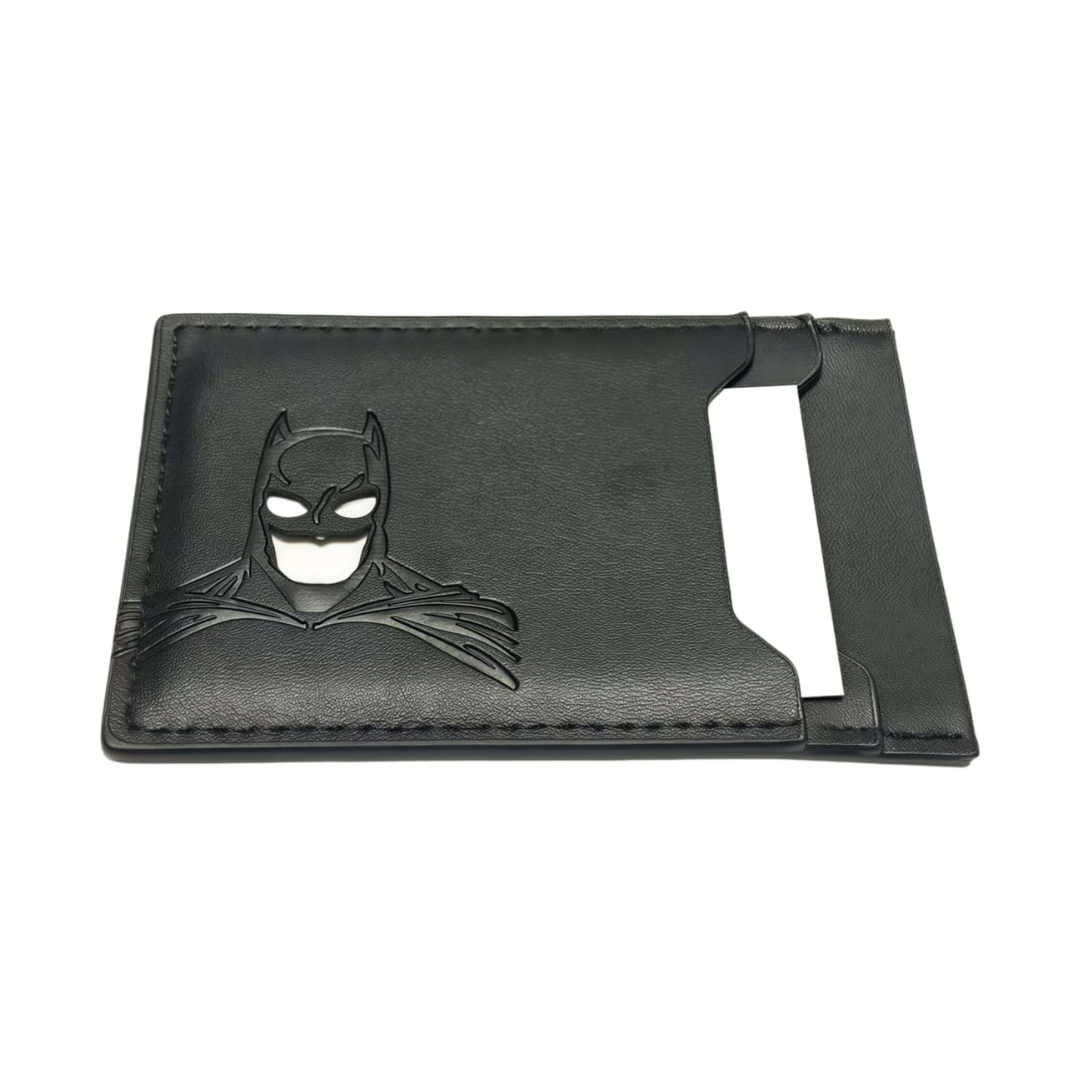 Tarjetero de piel con grabado de héroe